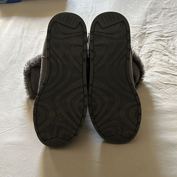 Pacifica suede gray faux fur boots women size 8M - Picture 5 of 6